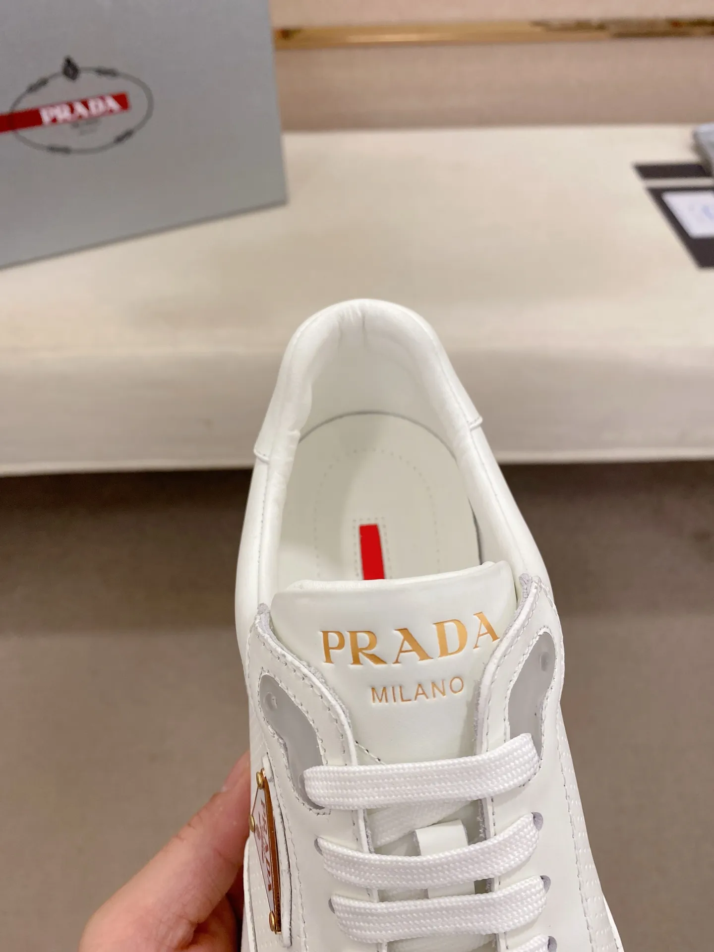 Men's shoes 💰 580💰 ✔️✔️✔️High-quality new PRADA counters are launched at the same time. The new men's shoes and 😘fabrics are selected from imported first-layer cowhide and are made by pure handcrafts. Lining: Full cowhide lining. 👍🏿 High-end ☄️ air-cushion molded anti-slip rubber outsole, exquisite lines, simple and elegant, comfortable and high-end for leisure travel. Code number: 38 to 44 (45 can be customized and cannot be returned or exchanged)